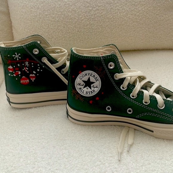 Converse Chuck Taylor High Top Christmas Sneakers. Hand Embroidered. NEW Sz 6 - Picture 3 of 13